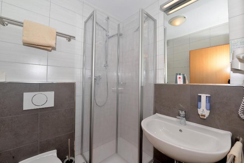 Deluxe Single Room image 3