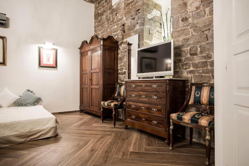 Family Room image 4