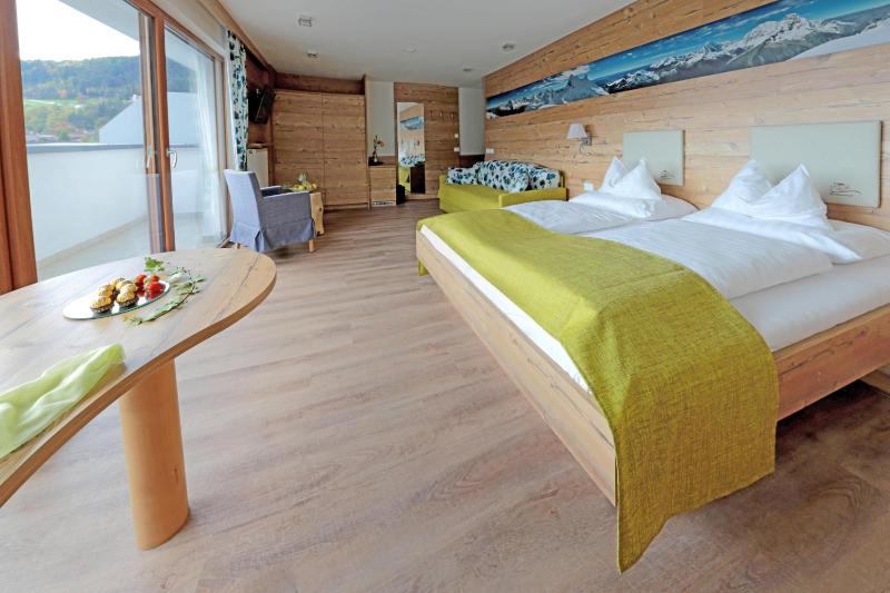 Superior Double Room with Garden View image 1