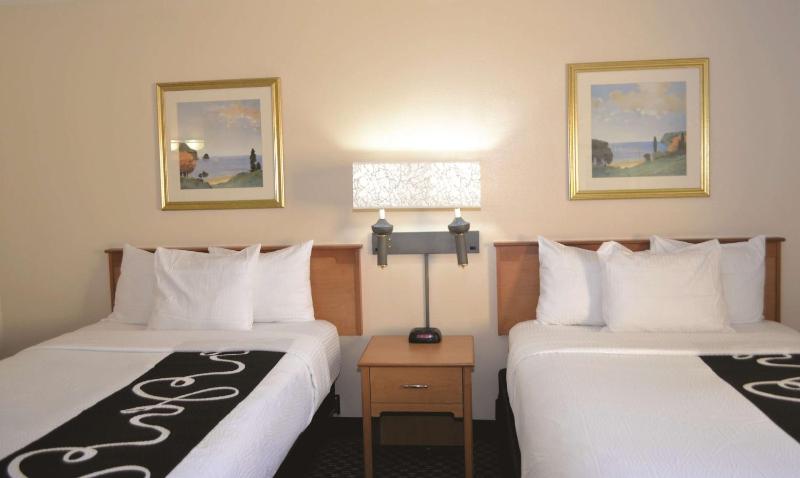 La Quinta Inn & Suites by Wyndham Tampa Fairgrounds - Casino - image 17