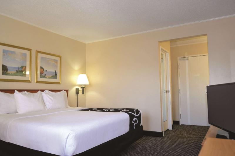 La Quinta Inn & Suites by Wyndham Tampa Fairgrounds - Casino - image 19