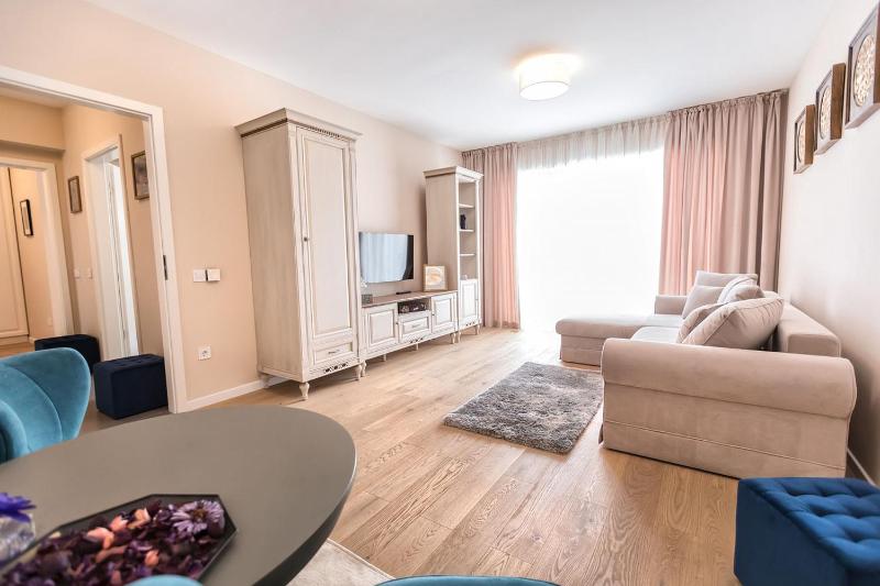 2nd floor apartment (Balcony, no A/C) image 4