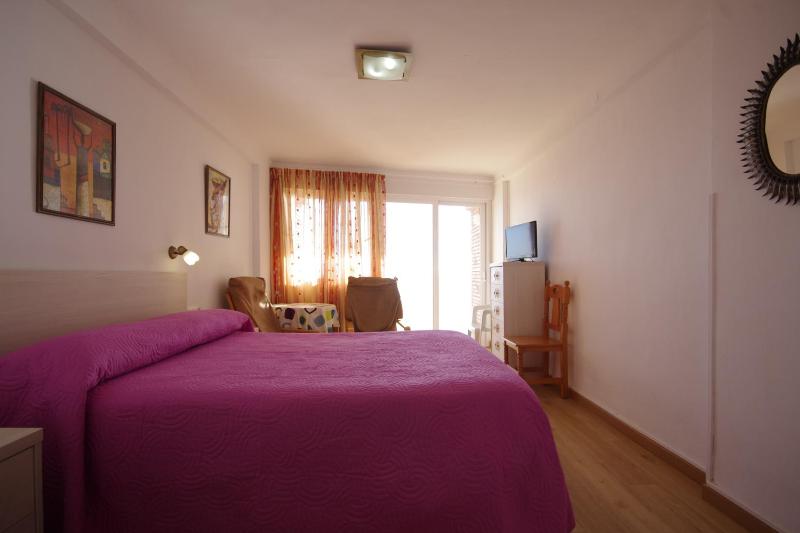 Studio (2 Adults) image 3