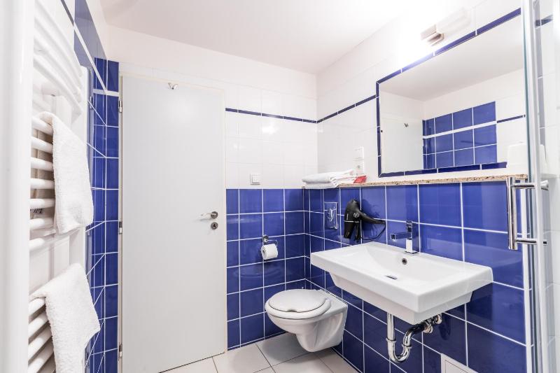 Double or Twin Room with Balcony image 4