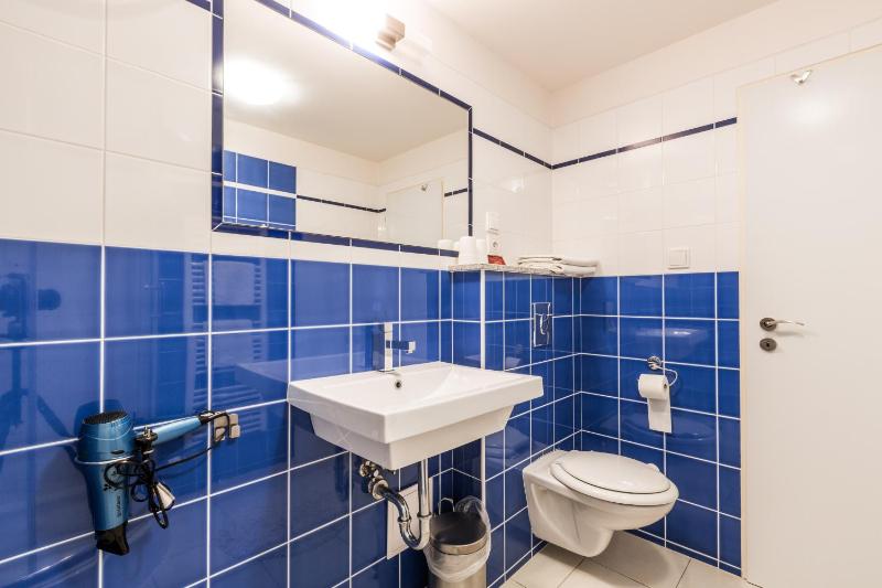 Double or Twin Room with Balcony and Garden View image 3