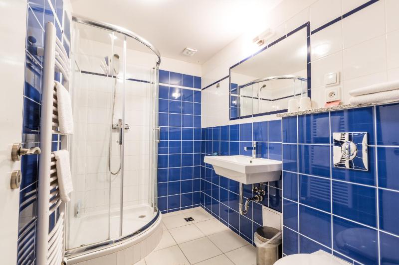 Double or Twin Room with Balcony and Garden View image 4