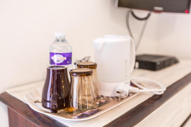 Double or Twin Room with Balcony and Garden View image 1