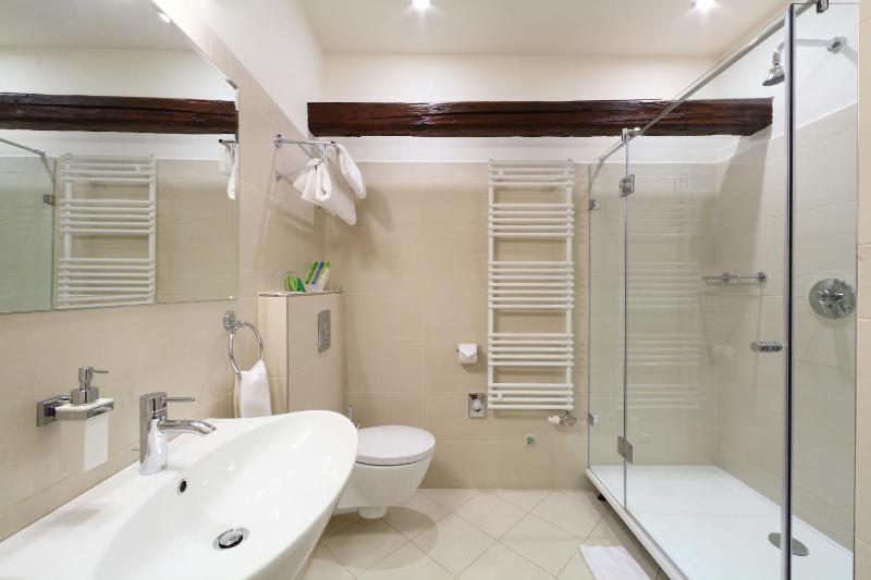 Double Room image 3