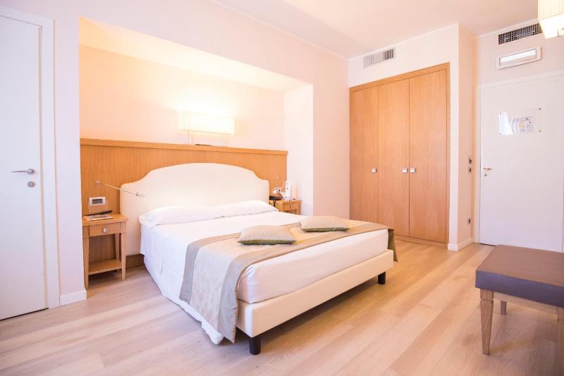 Large Classic Double Room with Spa Access image 3
