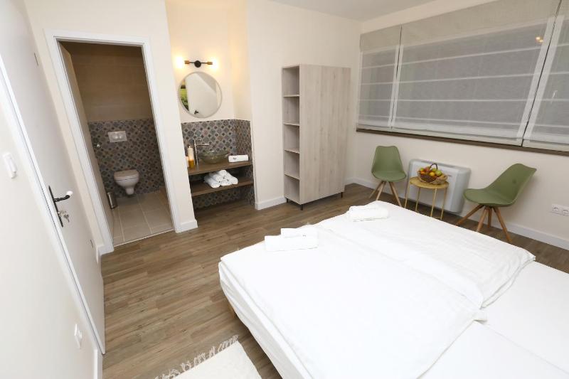 Double or Twin Room with Lake View image 2