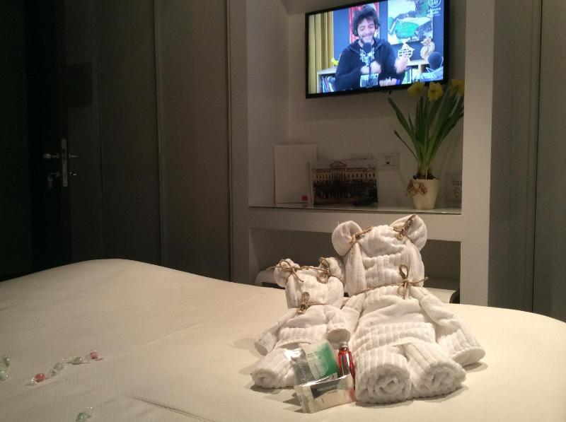 Standard Double Room image 3