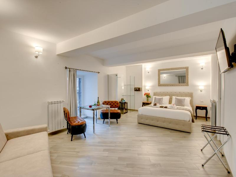 Deluxe Suite image 3