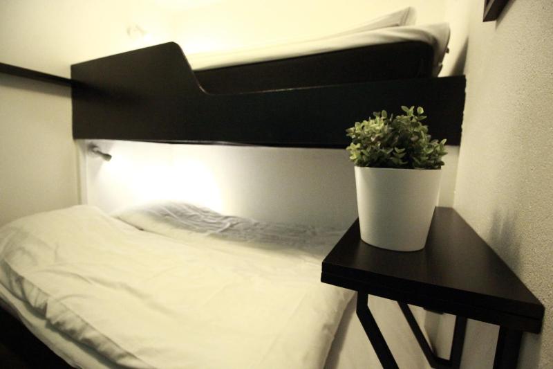 Small Single Room - No Window image 4