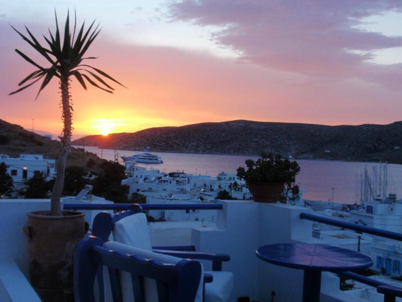 Double Room with Balcony and Sea View image 3