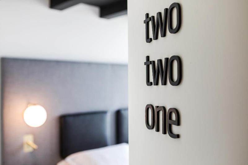 Superior Double Room with Balcony and Lake View image 3