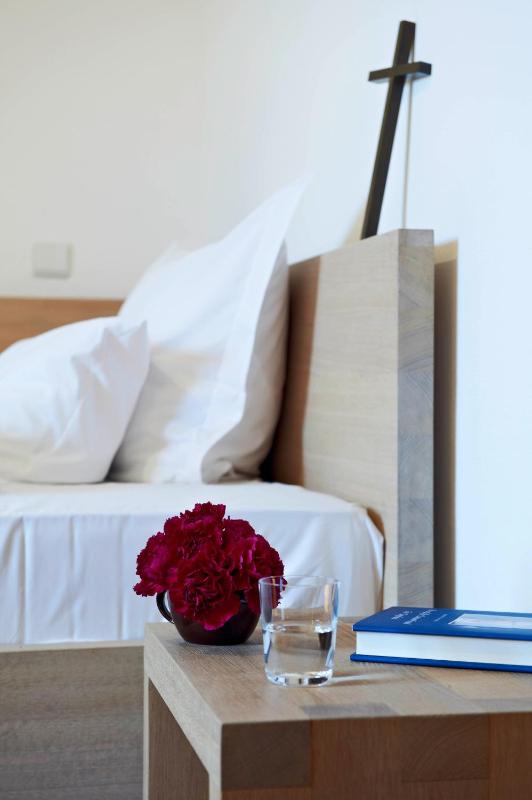 Single Room image 4