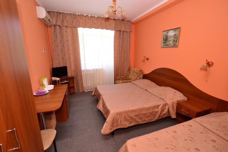 Triple Room with Balcony image 2