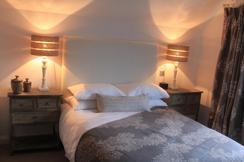 Large Double Room image 3