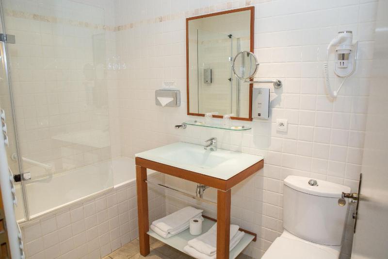 Double Room image 2