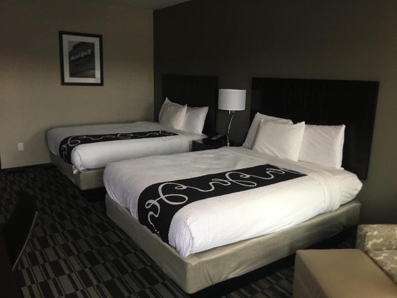 Deluxe Double Room (2 Adults + 1 Child) image 3