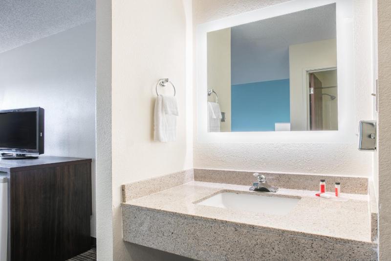 King Room - Mobility Access/Non-Smoking image 3