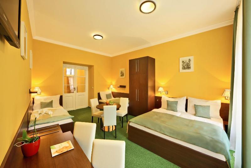 Quadruple Room image 2