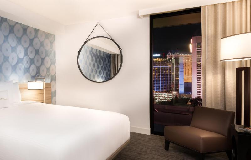 Deluxe Room, 2 Doubles, Strip View, Non-Smoking image 3