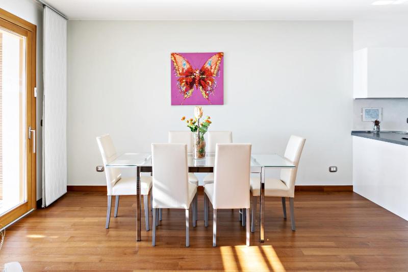 One-Bedroom Apartment image 4