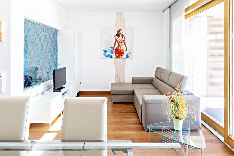 One-Bedroom Apartment image 3