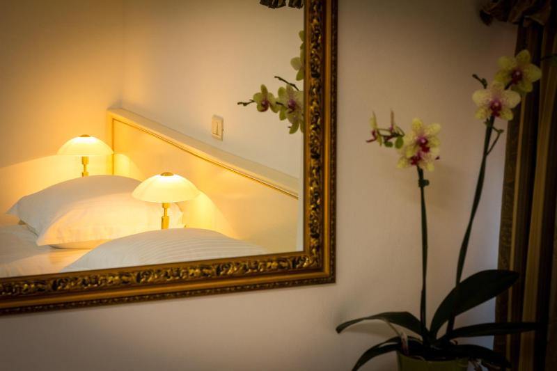 Twin Room image 3