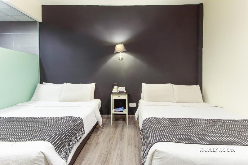 Deluxe Family Room image 3