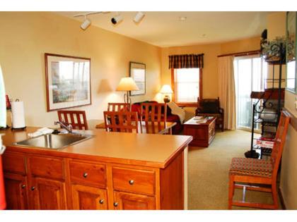 Deluxe One-Bedroom Condo image 2