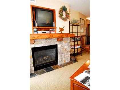 Deluxe One-Bedroom Condo image 4