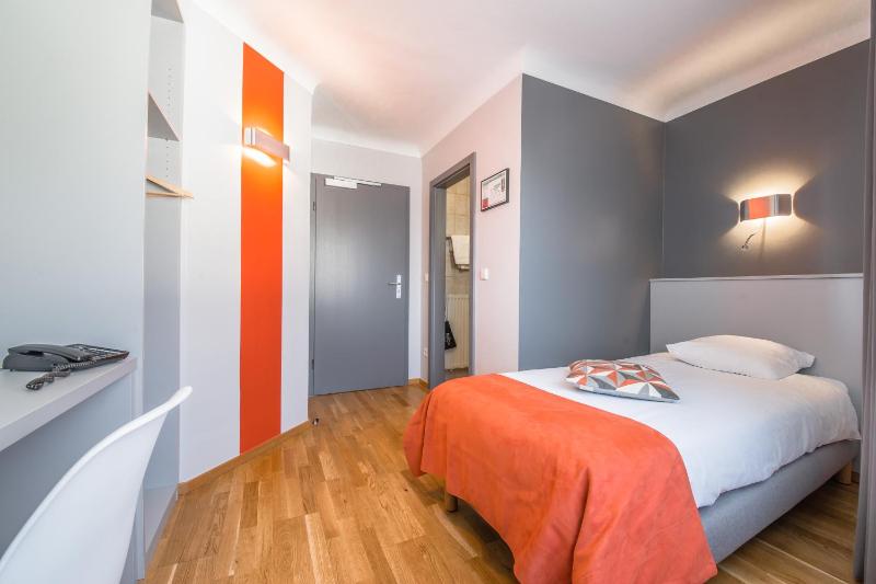 Small Single Room image 2