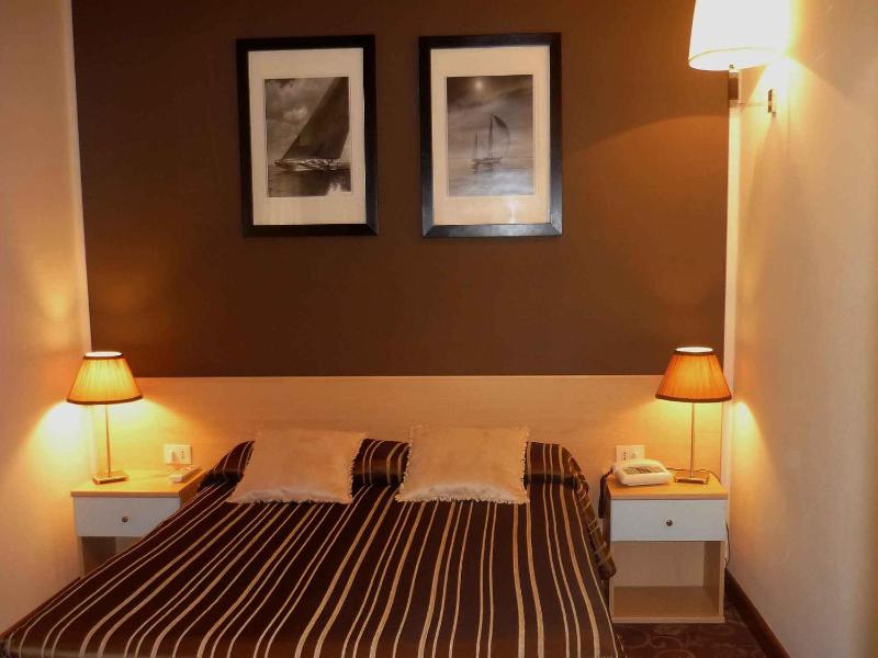 Single Room image 2