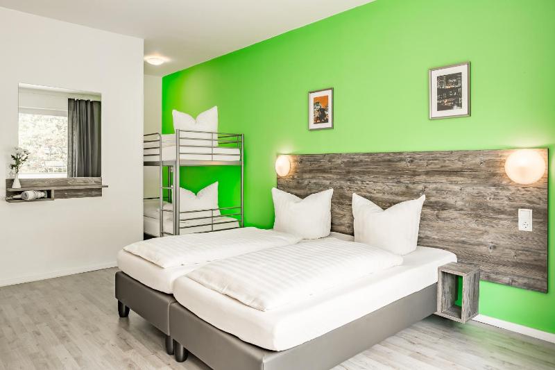 Double Room with Balcony image 3