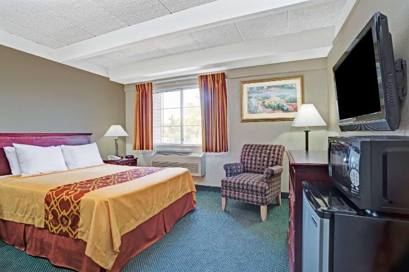Standard King Room - Smoking image 4