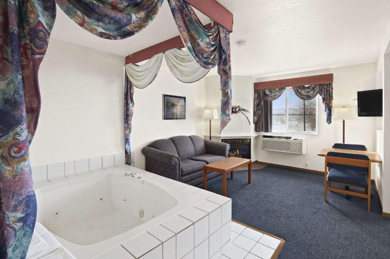 King Suite with Spa Bath - Non-Smoking
