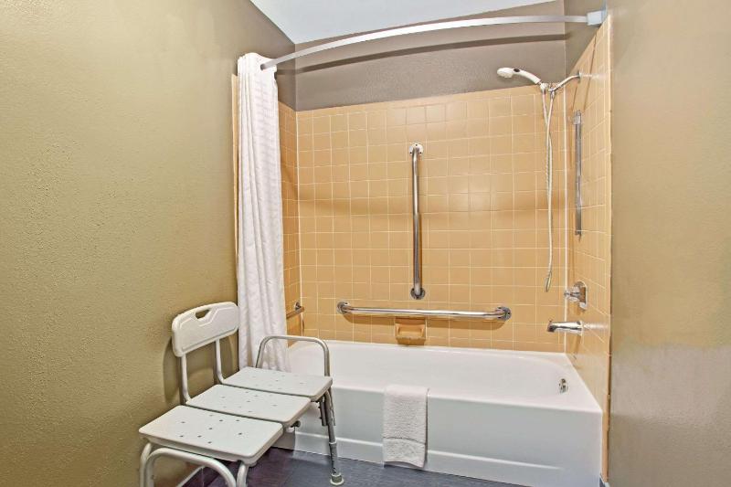 King Room - Disability Access/Non-Smoking image 2