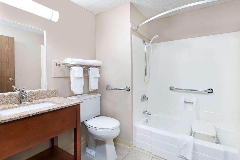 Queen Room - Disability Access/Non-Smoking image 2
