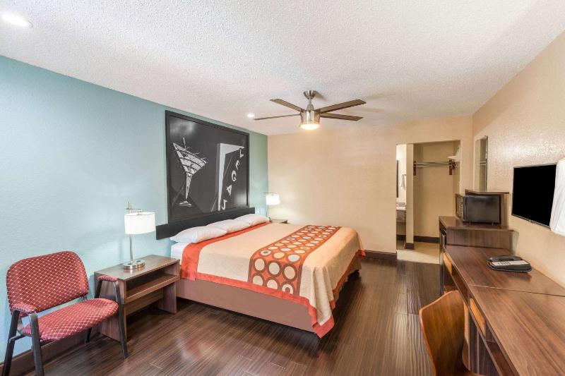 Super 8 by Wyndham Austin University/Downtown Area - image 15