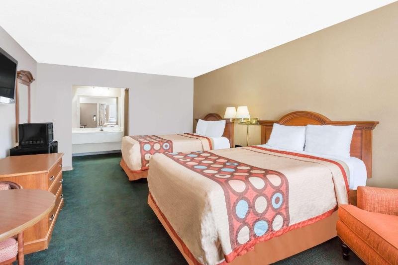 Double Room with Two Double Beds - Smoking image 2