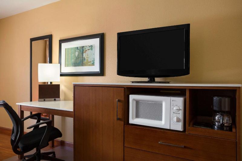 Super 8 by Wyndham Austin Downtown/Capitol Area - image 8