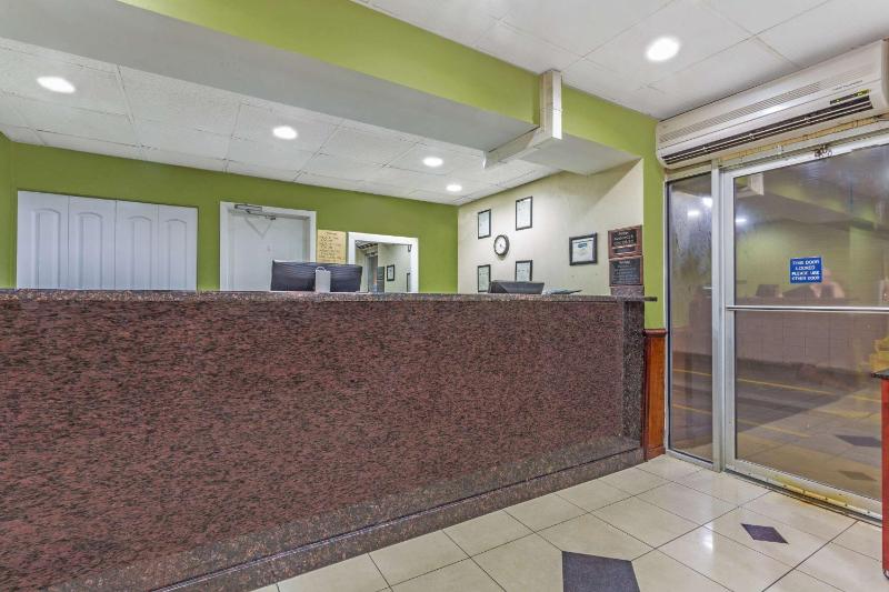 Aquarius Oceanfront Hotel - image 19