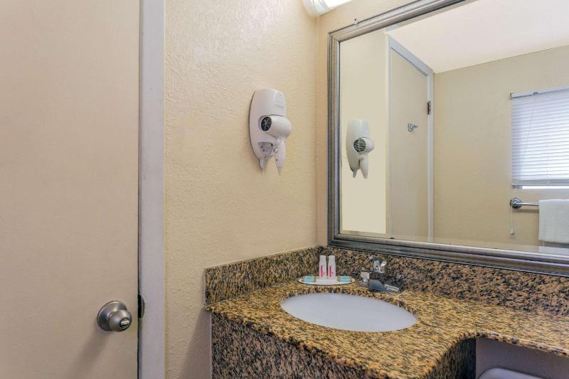 Atlantic Inn - image 17