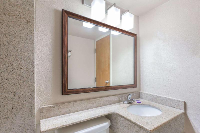 Breeze Inn & Suites Virginia Beach - image 6