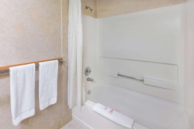 King Room - Non-Smoking image 3
