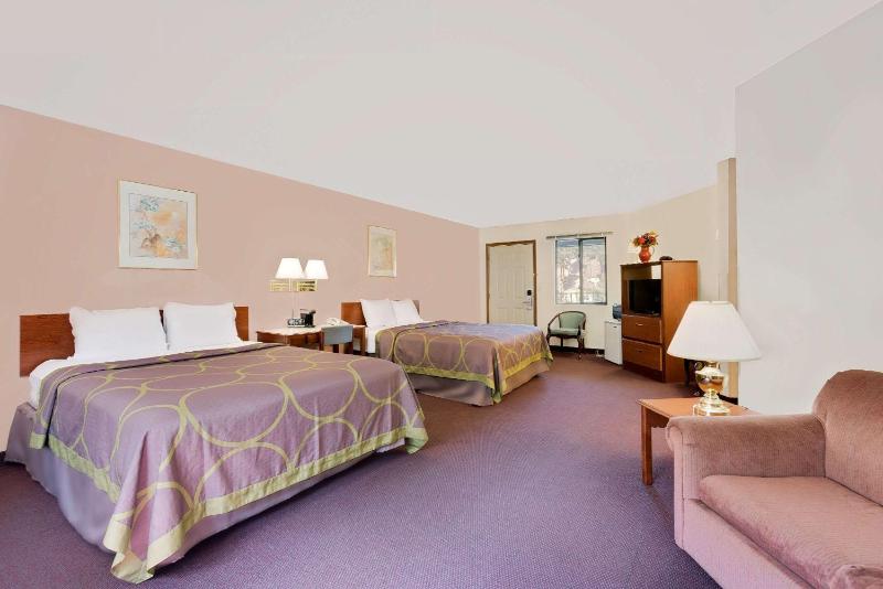 Deluxe Queen Suite - Non-Smoking image 1