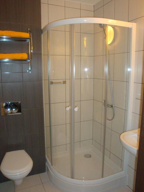 Twin Room image 4