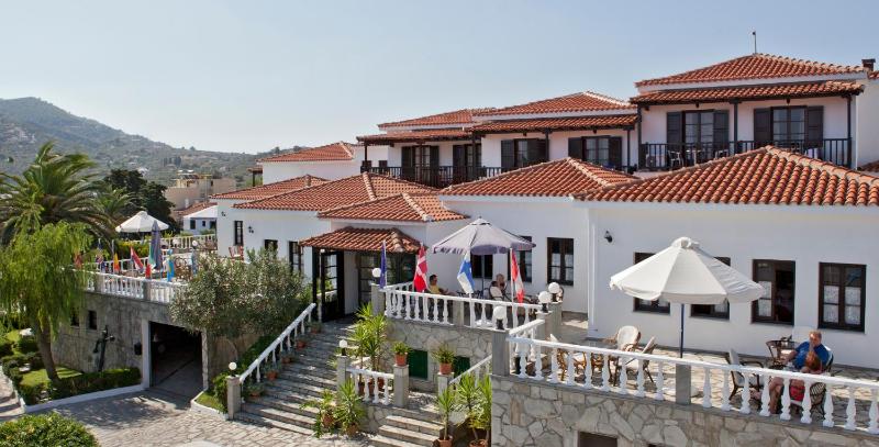 Hotel Dionyssos - image 1